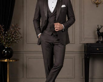 ブラウンのトクシード3ピーススーツ