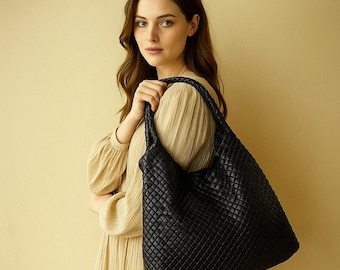 Woven Leather Shoulder Bag: Elegant Handcrafted Design