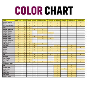 Op de afbeelding: Een kleurenkaart met de tekst "COLOR CHART" in een vetgedrukte, paarse letter. De kaart geeft verschillende kleuren weer en de beschikbaarheid van die kleuren in verschillende kledingstijlen, waaronder shirts, hoodies en sweatshirts.
