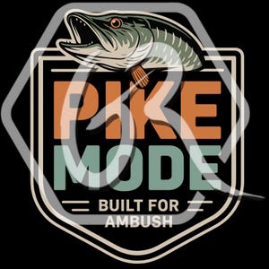 Op de afbeelding: Een grafisch ontwerp met een visillustratie boven de woorden "PIKE MODE" in oranje en teal, met "BUILT FOR AMBUSH" eronder. Het ontwerp staat tegen een zwarte achtergrond, met een witte en grijze omtrek.