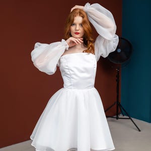 Puffärmel Brautkleid, kurzes Brautkleid mit langen Ärmeln, Brautjungfer Kleid Ärmel, Satin kurzes Brautkleid, Brautaufnahme Kleid
