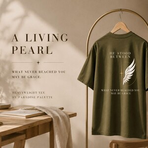 彼はクリスチャンシャツ、シャカウェアグラフィックTシャツ、メンズクリスチャンシャツ、ヘビーウェイトフェイスTシャツ、グレースシャツの間に立った 画像 3