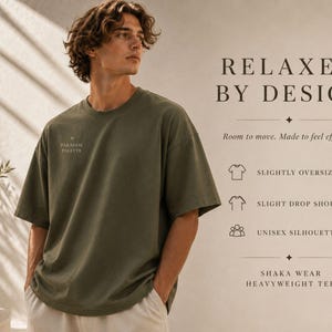彼はクリスチャンシャツ、シャカウェアグラフィックTシャツ、メンズクリスチャンシャツ、ヘビーウェイトフェイスTシャツ、グレースシャツの間に立った 画像 6