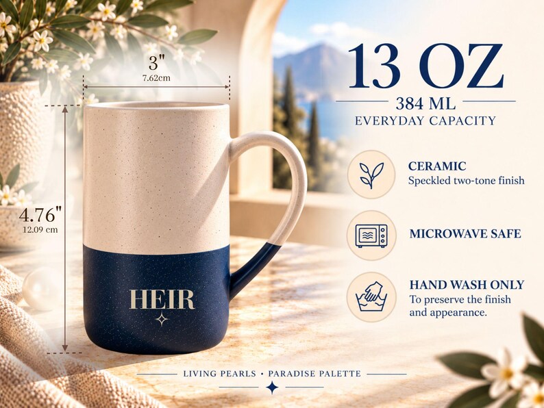 Peut inclure: Un mug en c&eacute;ramique bicolore avec un haut cr&egrave;me mouchet&eacute; et un bas bleu marine, portant le mot HEIR en blanc. Il mesure 7,62 cm de diam&egrave;tre et 12,09 cm de hauteur, avec une capacit&eacute; de 384 ml. Le mug passe au micro-ondes et se lave &agrave; la main.