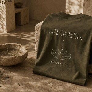 Mindfulness-tröja, motivationströja, tillväxttänkande-tröja, tung t-shirt, vad som fångar din uppmärksamhet bild 9