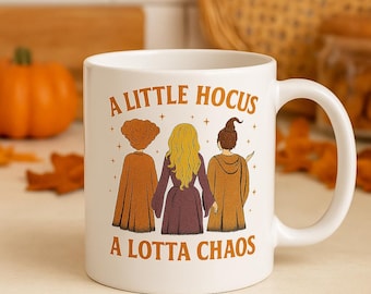 Ein kleiner Hokus A Lotta Chaos Becher | Lustige Halloween-Kaffeetasse | Witchy Herbst Trinkgefäß | Ein Hingucker Geschenk für Sie