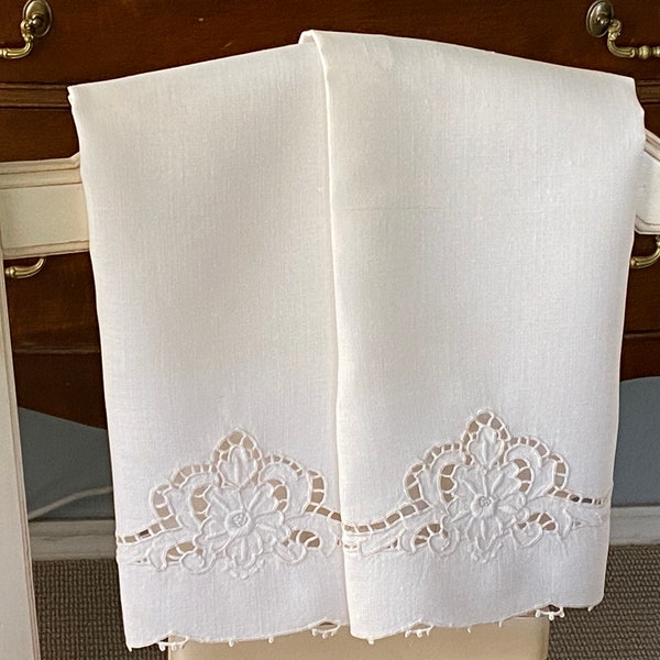 2 Vintage Linen Hand Towels/Guest Towels 15X23" Ivory/Eggshell White Towels