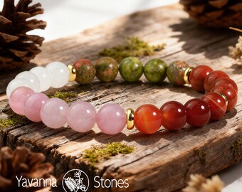 Pulsera de cristal con múltiples piedras preciosas: cuarzo rosa, unakita, cornalina, piedra lunar y jaspe rojo.