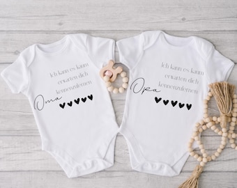 Personalized Organic Cotton Baby Bodysuit - Oma & Opa Announcement, Babybody zur Schwangerschaftsverkündung, Geschenkidee Baby