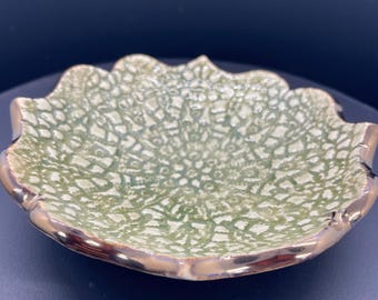 Groene keramische ring, met kant onder de indruk aardewerk met gouden rand, handgemaakte trinketkom