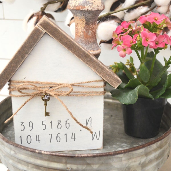 Small Wood House - Mini House Tiered Tray Farmhouse Decor