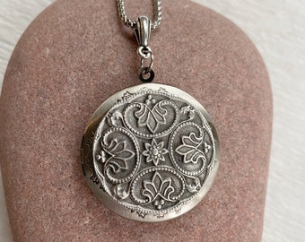 Irish Floral Locket Necklace, silver locket with photos, personalized jewelry, large round picture locket, gift for her, wedding locket