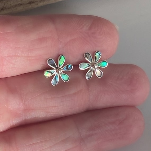 Sterling Silver Shell Daisy Studs Sterling Silver Shell Daisy Studs