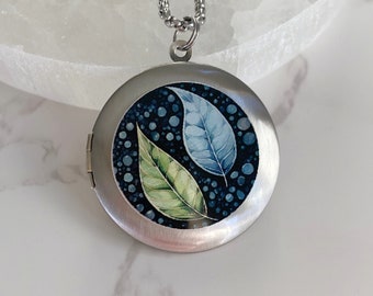 Modern Leaf Photo Locket Necklace, silver picture locket with photos, leaves pendant, personalized jewelry gift, custom engraving