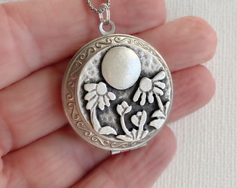 Silver Daisies Photo Locket Necklace with pictures, daisy flower jewelry, locket with photos, stainless steel locket