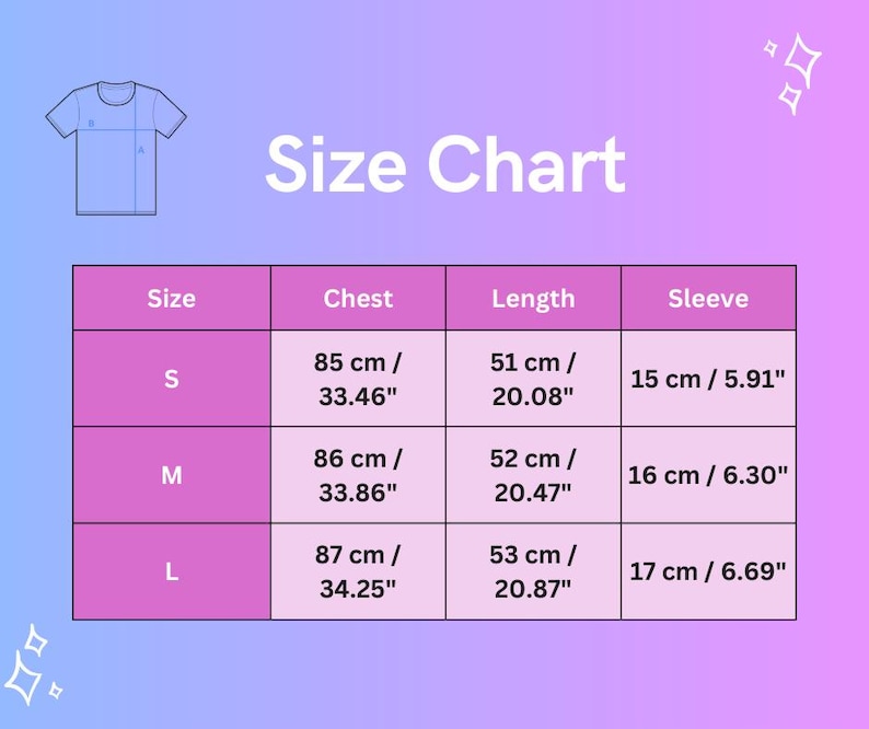 Puede incluir: Una tabla de tallas de camisetas con medidas en cent&iacute;metros y pulgadas. Se enumeran las tallas S, M y L, con medidas de pecho, largo y manga. El texto "Size Chart" est&aacute; en la parte superior.