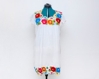 Mexican midi dress: vintage, traditional embroidery, machine sewing embroidered, artisan work, white, flower embroidery, M size, cotton.