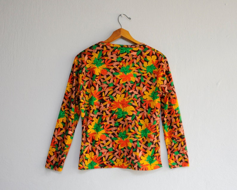 SALE 70's shirt: long sleeve blouse, autumn fall colors, maple leaf print, novelty print, fall fashion, Taiwan vintage, M size. image 3