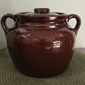 Vintage Brown Glazed Stoneware Bean Pot with Handles & Lid – Rustic Farmhouse Crock