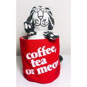 Vintage Kliban Cat Knickerbocker Plush Animal in Mug Coffee Tea Meow 1980s Red Fabric Cup Novelty