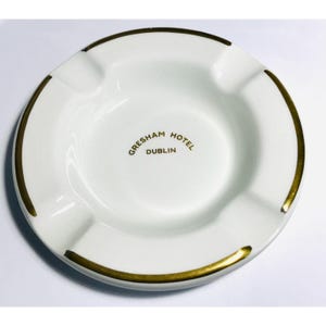 Cenicero del Hotel Gresham de Dublín, Arklow, China, República de Irlanda, Hoteles históricos internacionales, Cerámica dorada