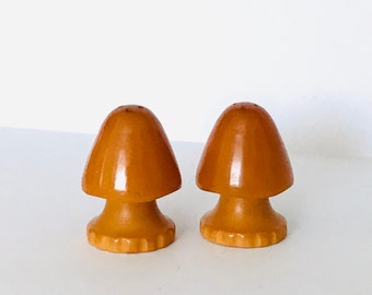 Mid Century Butterscotch Bakelite Mushroom Salt & Pepper Shakers MCM Vintage Kitchen Tabletop Mushrooms