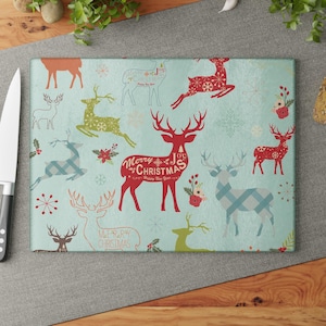 Christmas Reindeer Glass Cutting Board, Festive Kitchen Decor, Holiday Gift, Winter Cooking Accessory, Unique Housewarming Gift,