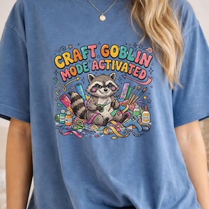 Duende de las manualidades / Regalo para personas creativas / Afición creativa / Diseños cotidianos / PNG de negocios de manualidades / Imágenes prediseñadas de suministros para manualidades / Camiseta de humor vintage