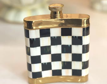 MacKenzie-Childs Courtly Check Flask 3260 – cadeau staafkar met gouden rand – nieuw in doos