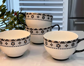 Tazas estilo bistró con diseño inspirado en el art déco y detalles en oro de 24 quilates.
