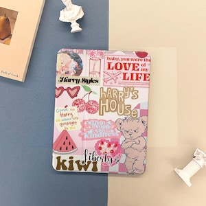 Harry Style House iPad-skal iPad-fodral med pennhållare för 2025 Air 7/6/5/4:e tum 13" 11" iPad 11/10/9/8 Gen A16 iPad Pro 12,9 tum Mini 6/7