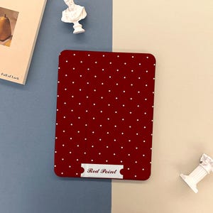 iPad-skal med rött prickigt motiv, iPad-fodral med pennhållare för 2025 Air 7/6/5/4:e tum, 13" 11" iPad 11/10/9/8 generation A16, iPad Pro 12,9 tum, Mini 6/7