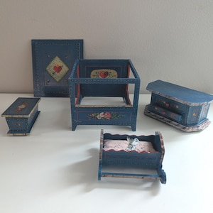 Vintage Dora Kühn German Dollhouse Bedroom Set 1:10 Scale Erzgebirge Folk Art Furniture 1930s