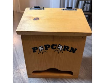 Dispensador de palomitas de maíz para microondas de madera vintage, hecho a mano y pintado a mano, estilo cottagecore.