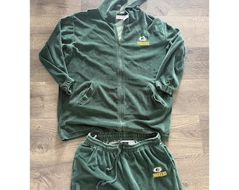 Woman's Green Bay Packer Velour Green  Sweatsuit Size Large, Oversized Zip Up
