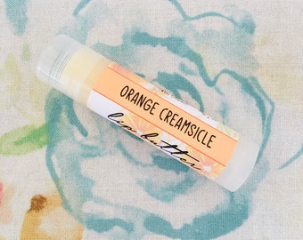 CREAMSICLE DE NARANJA: Mantequilla labial de lujo, Mantequilla labial, Crema hidratante a base de plantas, Fórmula de manteca de aguacate y cacao, Cera de abejas Fre
