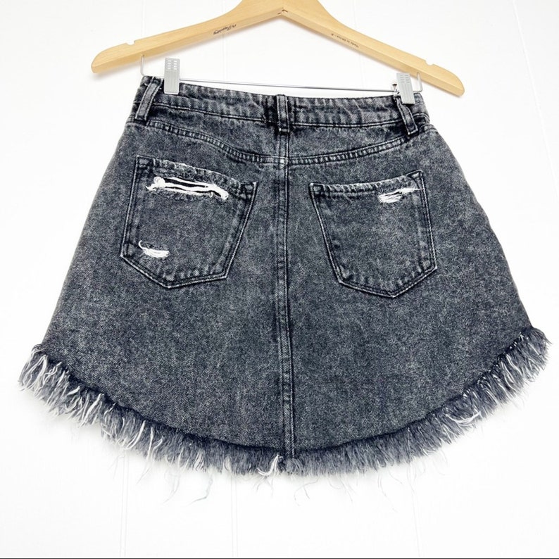 Gonna corta vintage Y2K BDG Urban Outfitters nera AcidWash Distressed, taglia piccola immagine 3