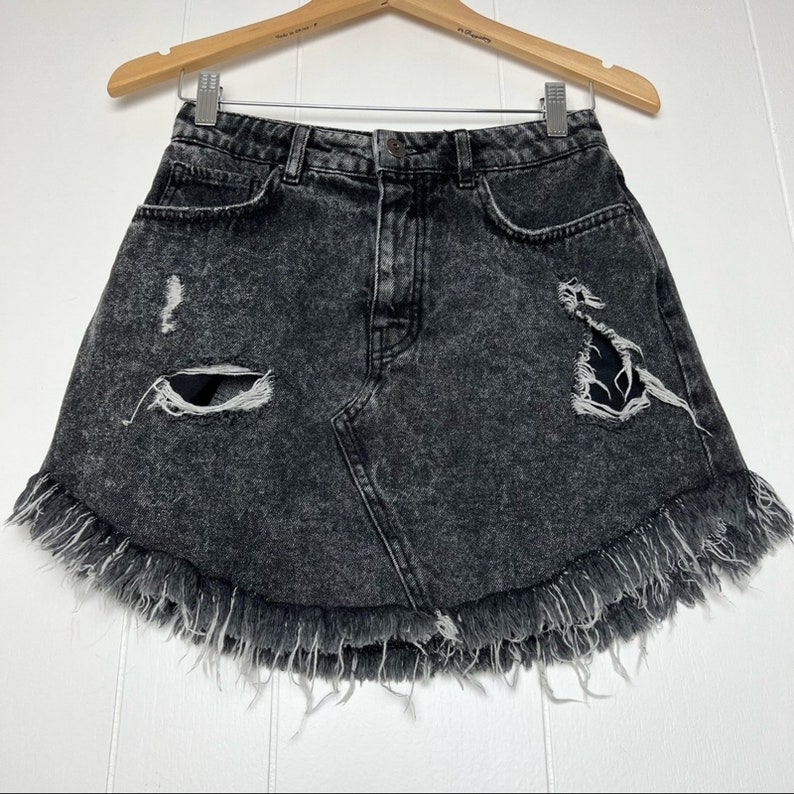 Gonna corta vintage Y2K BDG Urban Outfitters nera AcidWash Distressed, taglia piccola immagine 5