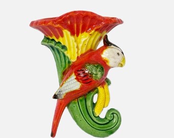 Vaso da parete vintage rosso verde giallo con fiori di pappagallo, realizzato in Giappone, 4,5x6,5"