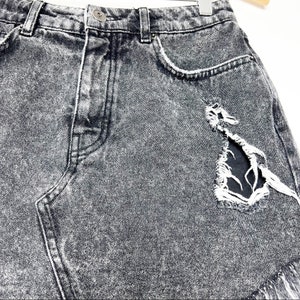 Gonna corta vintage Y2K BDG Urban Outfitters nera AcidWash Distressed, taglia piccola immagine 2