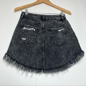 Gonna corta vintage Y2K BDG Urban Outfitters nera AcidWash Distressed, taglia piccola immagine 7