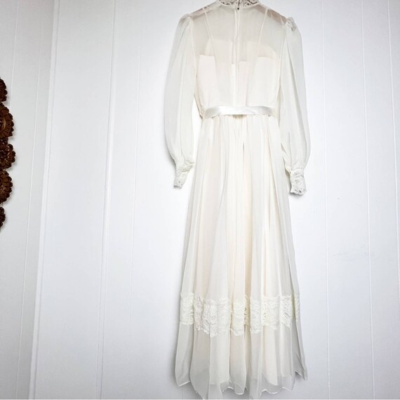 Vintage 1970’s Ivory Lace Ruffled Tiered Wedding … - image 9