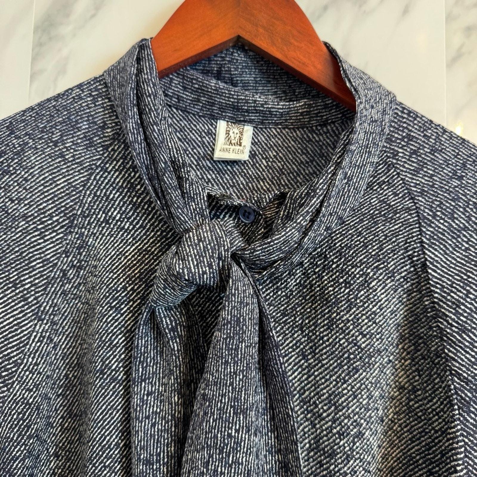 Vintage 80's Anne Klein Silk Blue & White Bow Front Blouse Women's Size S/M - Etsy Vintage 80's Anne Klein Silk Blue & White Bow Front Blouse Women's Size S/M - Etsy