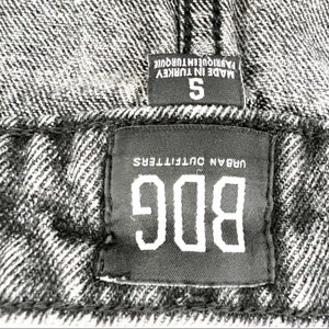 Gonna corta vintage Y2K BDG Urban Outfitters nera AcidWash Distressed, taglia piccola immagine 9
