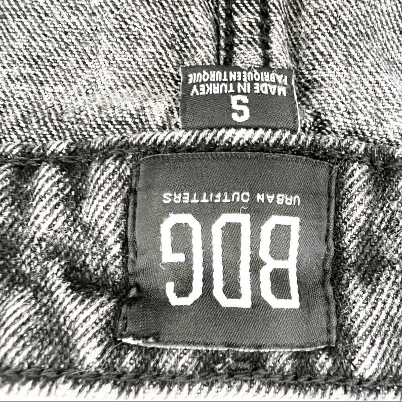 Gonna corta vintage Y2K BDG Urban Outfitters nera AcidWash Distressed, taglia piccola immagine 9
