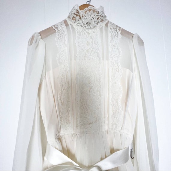 Vintage 1970’s Ivory Lace Ruffled Tiered Wedding … - image 6