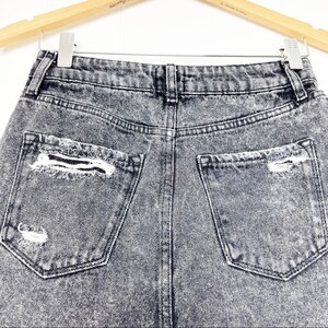 Gonna corta vintage Y2K BDG Urban Outfitters nera AcidWash Distressed, taglia piccola immagine 4