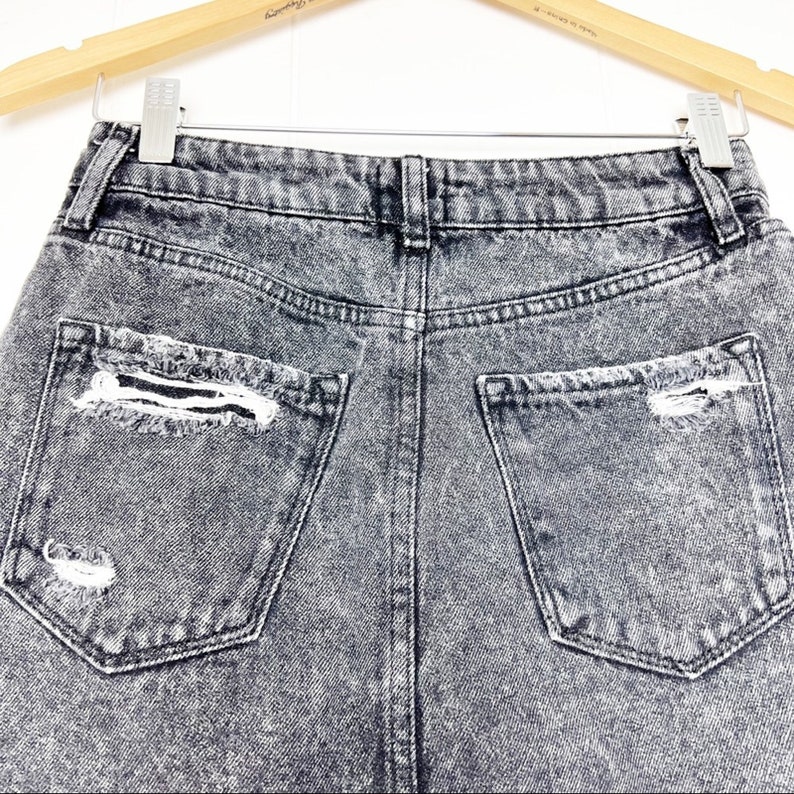 Gonna corta vintage Y2K BDG Urban Outfitters nera AcidWash Distressed, taglia piccola immagine 4