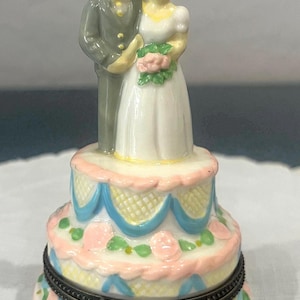 Wedding Cake Trinket Box: Porcelain Bride & Groom Keepsake with Rings