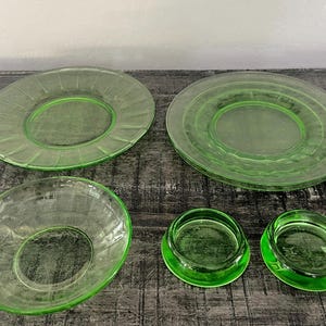 Vintage Green Vaseline Depression Glass – Set of 6 Pieces – Plates, Bowl & Furniture Coasters – Glows Under UV
